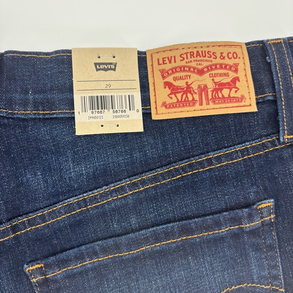 Levi’s Mid Length Shorts - Picture 9 of 12